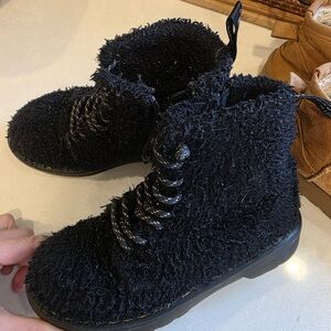 Dr. Martens Kids Black Fuzzy Boots